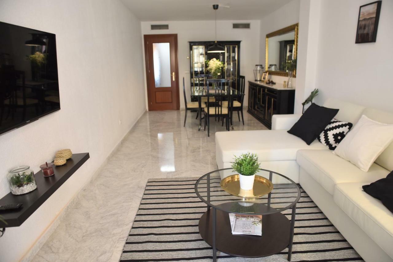 Homely Malaga Don Cristian Con Parking Privado Exterior photo