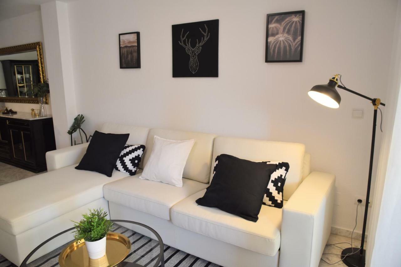 Homely Malaga Don Cristian Con Parking Privado Exterior photo